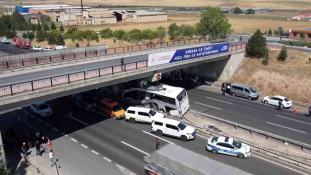 Ankara-Eskişehir otoyolundaki otobüs kazasında can kaybı 11'e yükseldi