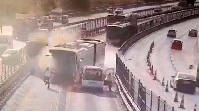 Küçükçekmece'deki Metrobüs Kazasına İlişkin Şoför ve Denetim Amirinin İfadeleri