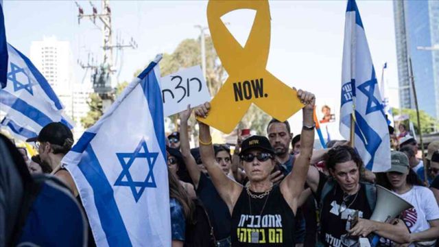 İsrail'de ortalık yangın yeri! Yüz binler sokağa indi, Netanyahu'ya istifa çağrısı yapıyor