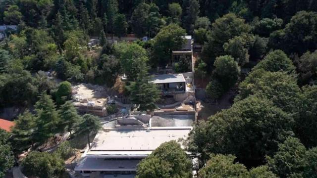 Büyük tartışma yaratan İstanbul Boğazı'ndaki kaçak villanın yıkımına başlandı