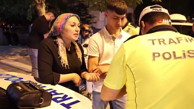 Polise hem 'Kamu personeleyim' dedi, hem de yasal olmayan işlem teklif etti