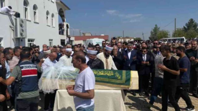 Savcılık, Narin'in anne ve babasının cenazeye katılmalarına izin vermedi