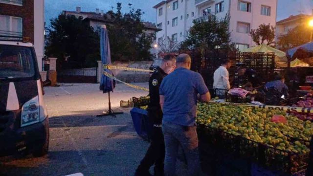 Kadın kılığında pazara gelip, eteğin altına sakladığı silahı peş peşe ateşledi