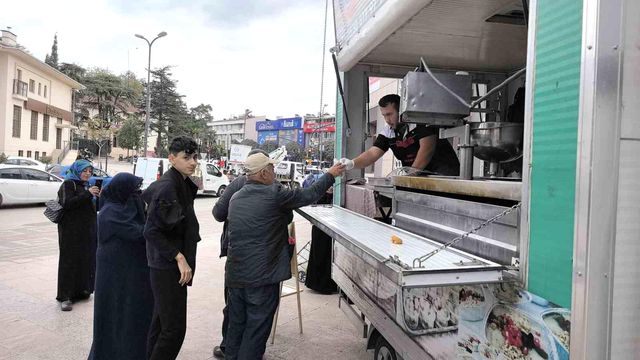 Cami imamı, elebaşının ölümünü böyle kutladı