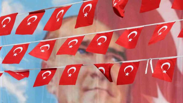 Dersimiz Cumhuriyete Doğru filmi konusu nedir? Dersimiz Cumhuriyete Doğru filmi full izle!