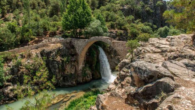 Clandras Köprüsü nerede, nasıl gidilir? Clandras Köprüsü ile Uşak arası kaç km?
