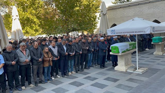 9. kattan düşen 17 yaşındaki İpek, toprağa verildi