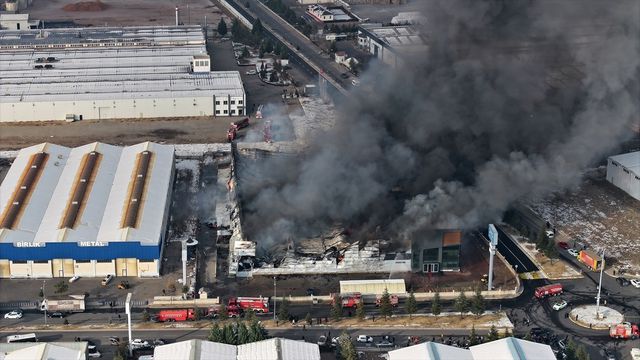 Kayseri'de mobilya fabrikasında çıkan yangın 2 can aldı!