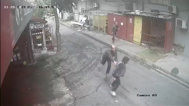 Bağcılar'da silahlı saldırı düzenledi, darbedilince şikayetçi oldu