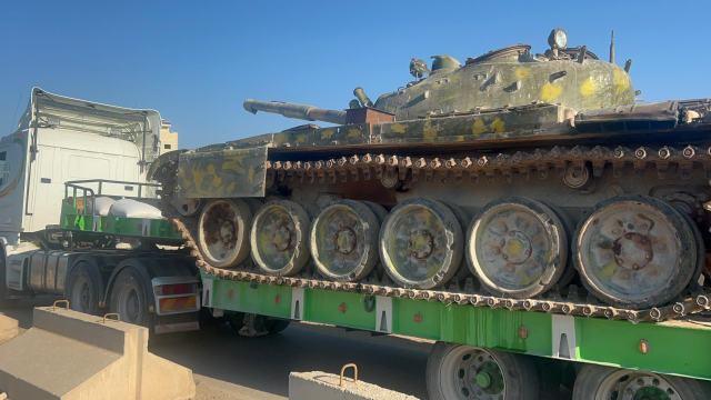 Suriye Milli Ordusu, Esad Rejimi Tanklarını Karargahına Taşıyor