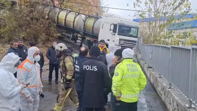 Pendik'te yola kimyasal madde döküldü
