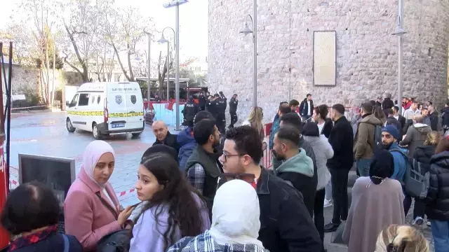 Galata Kulesi'nden düşen genç hayatını kaybetti! Görüntüler kan dondurdu