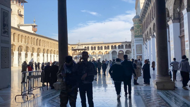 Suriyeliler Emevi Camii'nde Namaz Kıldı