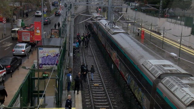 Marmaray'da feci olay: Raylara atlayan kişi hayatını kaybetti