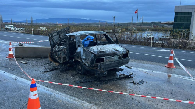 Hareket halindeki araç alev aldı: 2 kişinin feci sonu