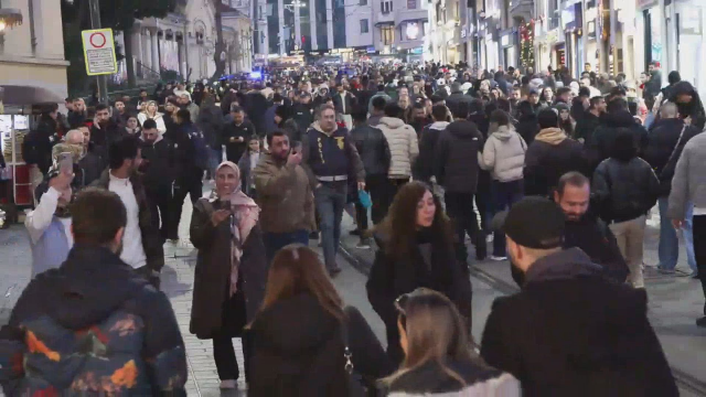 İstiklal Caddesi'nde izdiham