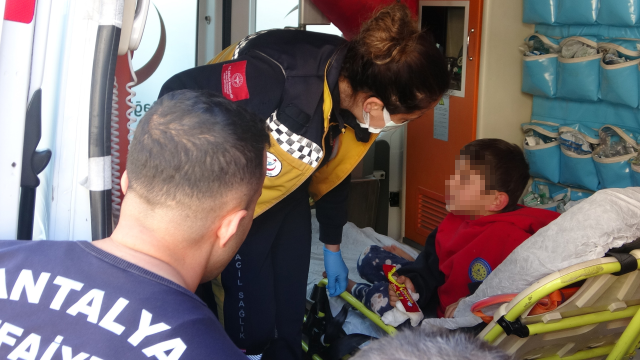 Küçük çocuktan kahreden sözler: Beni hastaneye götürmeyin, annemin parası yok