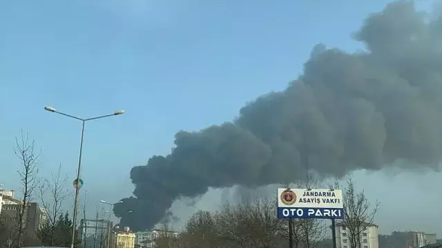 Çekmeköy'de lastik fabrikasında yangın! Bir anda alevler yükseldi