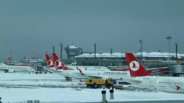 İstanbul'da Kar Yağışı Alarmı! THY Seferleri İptal Edildi