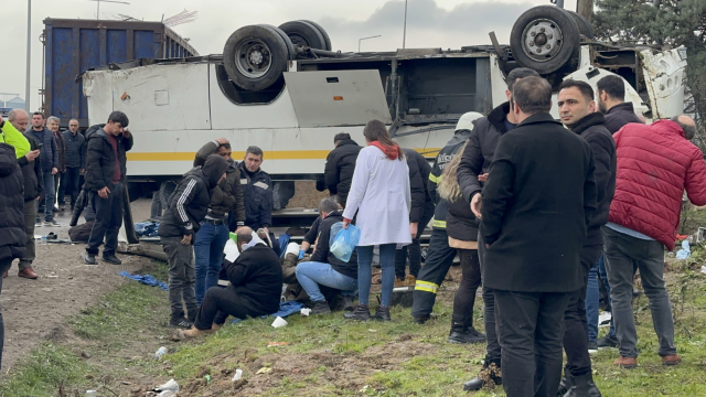 Tekirdağ'da işçi servisi takla attı: 25 yaralı