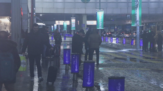 Sabiha Gökçen Havalimanı'nda hava trafiğine kar engeli