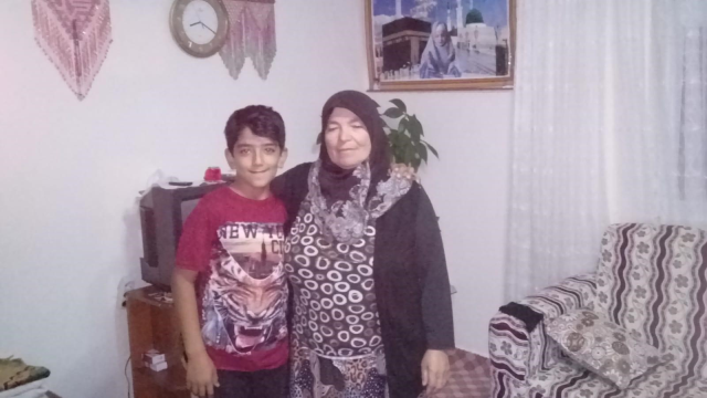 İki bileziğe 3 günlük bebeğini evlatlık verdi