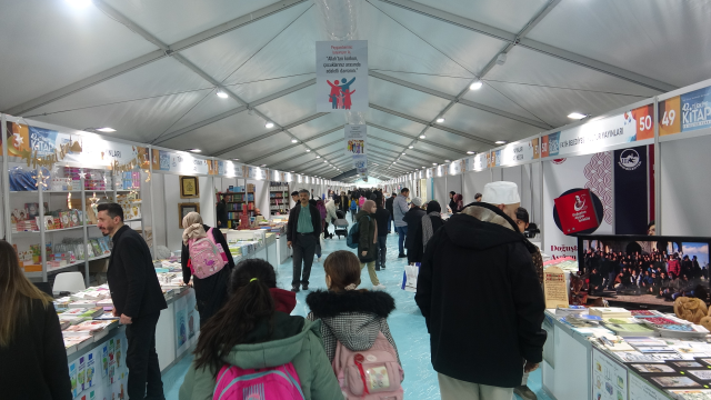 42. Türkiye Kitap ve Kültür Fuarı başladı: Kitapseverler yazarlarla buluşuyor