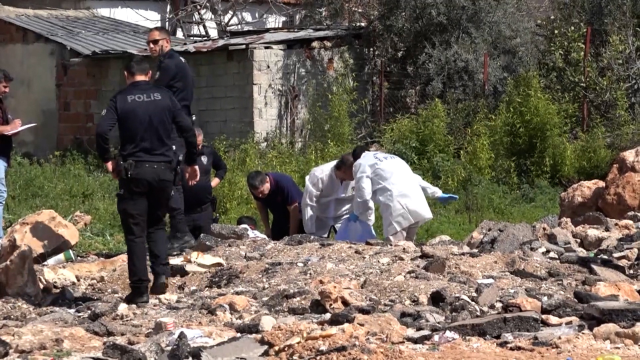 Antalya'da boş arazide kadın cesedi bulundu