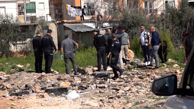 Antalya'da boş arazide kadın cesedi bulundu