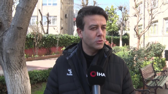 Ramazan davulcusu bahşiş için girdiği binaya tuvaletini yaptı