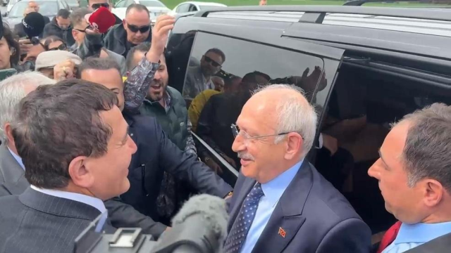 Kalabalığı görünce aracından indi! Kılıçdaroğlu'na yoğun sevgi