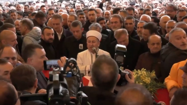Volkan Konak'ın cenaze namazında imam defalarca aynı uyarıyı yaptı: Bu şekilde namaz olmaz