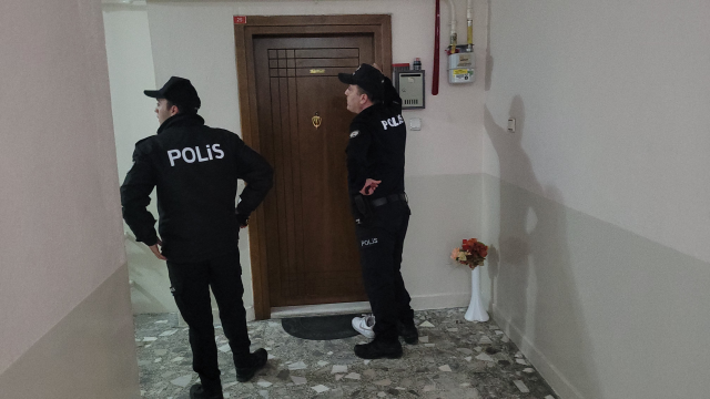 Evde yalnız kalan çocuğun yardım çığlığı, ekipleri harekete geçirdi
