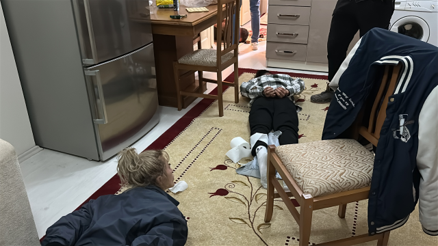 Polisi görünce kaçıp, kendisini eve kilitledi: 3 gözaltı