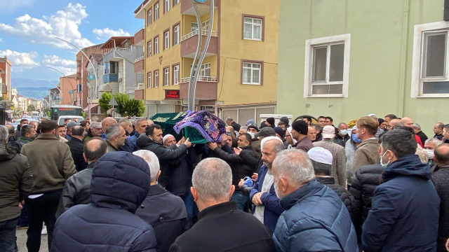 Menenjitten hayatını kaybeden 8 yaşındaki İrem'in babası: Diz ağrısıyla başladı