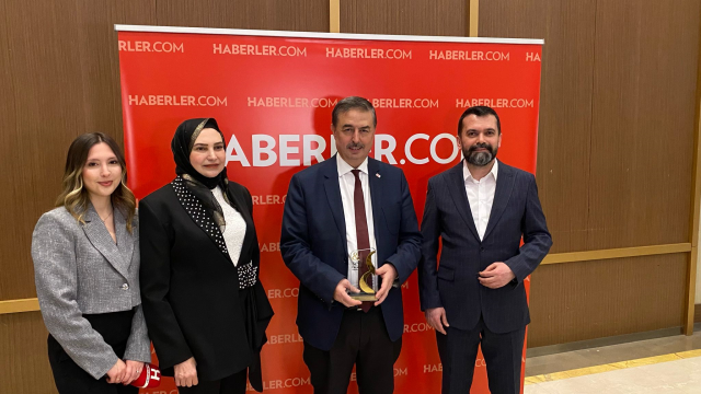 Yeşilhisar Belediye Başkanı Halit Taşyapan'a Kent&Başkan'dan Anlamlı Ödül