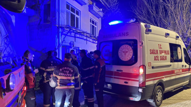 Yalnız adam evinde vücudunun yarısı yanmış şekilde ölü bulundu