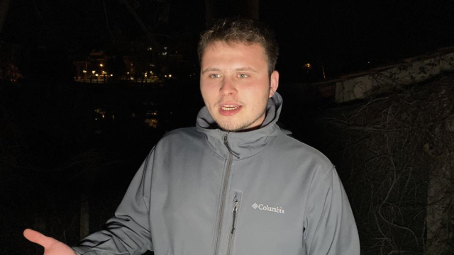 Suları çekilen Porsuk Çayı'na balıklama atladı