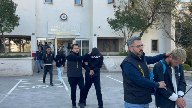 Jigolo operasyonundan PKK çıktı! Milyonları aktarmışlar