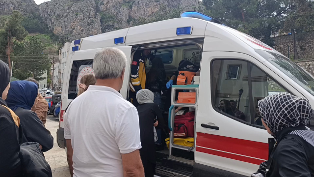 Barışma teklifine olumsuz yanıt aldı, kendini karnından bıçakladı