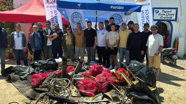 Tarihi yapıya büyük ihanet! Denizden çıkanlar hayrete düşürdü