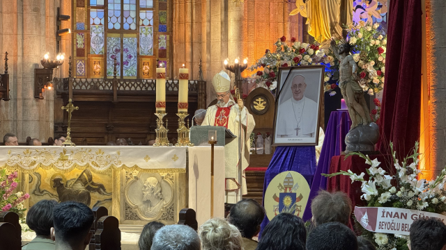 İstanbul'da Papa Franciscus için ayin düzenlendi
