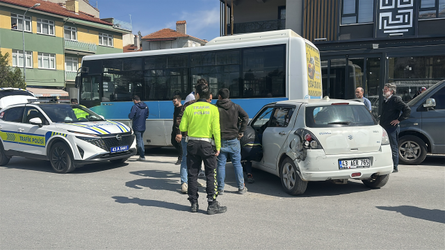 Alkollü sürücü 6. kez yakalandı, halk otobüsüne çarptı