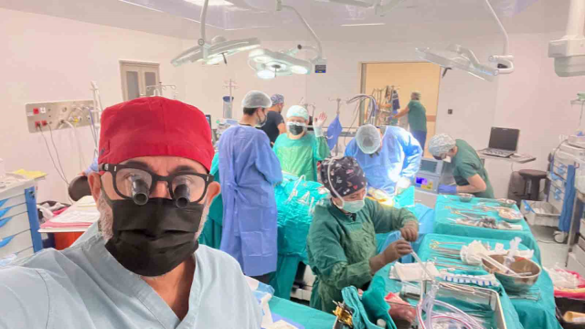 Ameliyat masas�nda �ld�, 100 dakika sonra dirildi