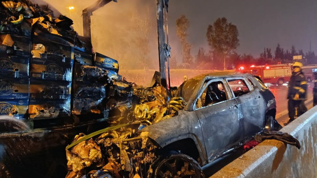 Tıra çarpan cip yanarak küle döndü