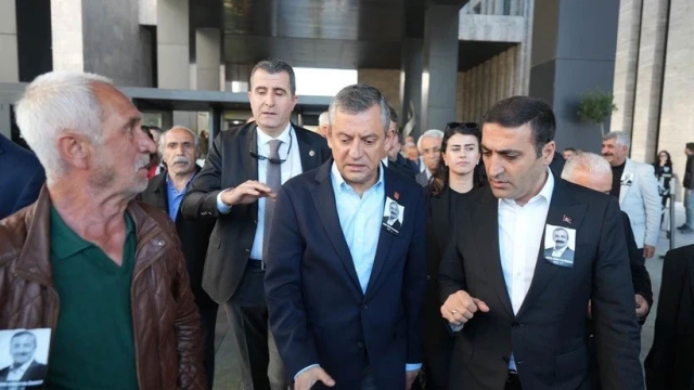 CHP Genel Başkanı Özgür Özel'e Saldıran Şüphelinin Oğlunun Mezarı Dikkat Çekti