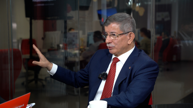 Ahmet Davutoğlu: Kişinin kimliğine bakmam bir yolsuzluk varsa karşısındayım