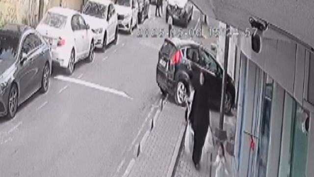 Ağabeyini karşılamak isteyen 5 yaşındaki çocuk minibüsün altında kalarak can verdi