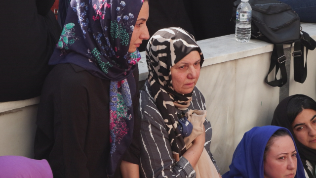 Ağabeyini karşılamak isteyen 5 yaşındaki çocuk minibüsün altında kalarak can verdi