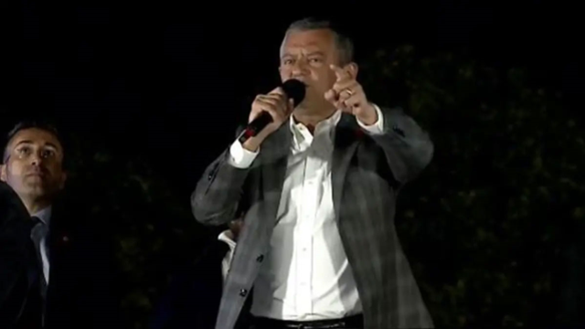 CHP lideri Özel neredeyse küfrediyordu: İkisini birlikte yuhalayın anasını...